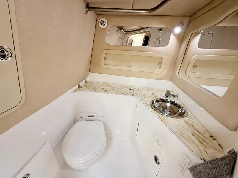Slide: The Image of Nor-Tech 550 SPORT CENTER CONSOLE 2020 - 64