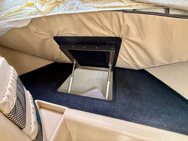 Slide: The Image of Nor-Tech 550 SPORT CENTER CONSOLE 2020 - 65