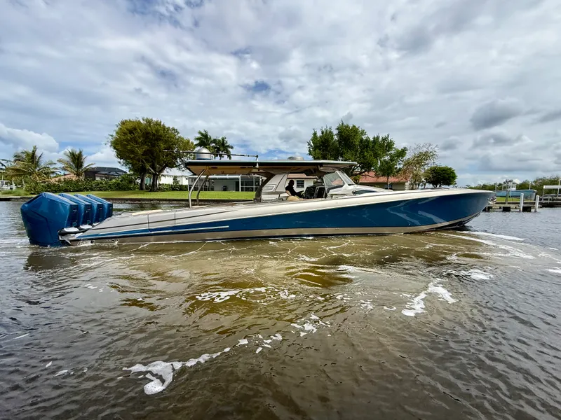 Slide: The Image of Nor-Tech 550 SPORT CENTER CONSOLE 2020 - 7