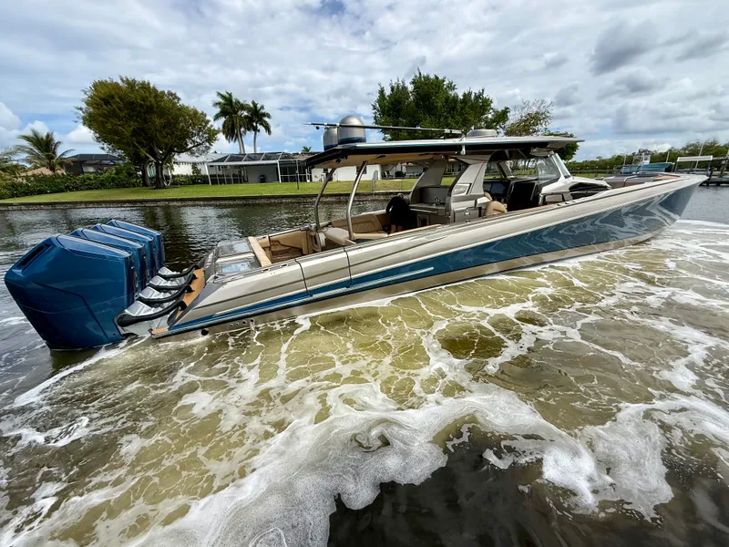 Slide: The Image of Nor-Tech 550 SPORT CENTER CONSOLE 2020 - 8