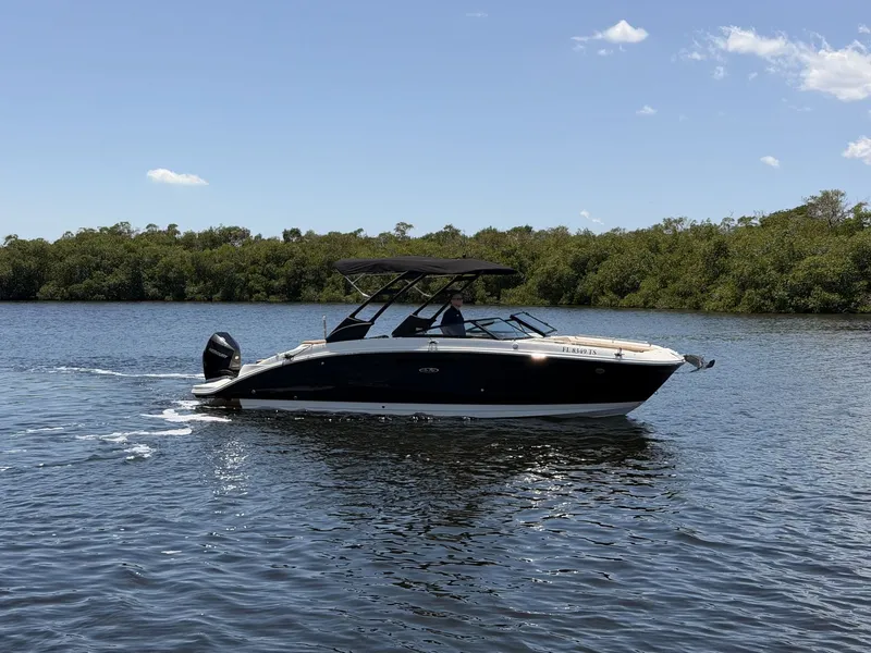 Slide: The Image of Sea Ray 270 SDX OB 2024 - 3