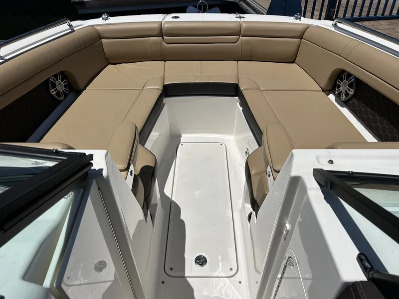Slide: The Image of Sea Ray 270 SDX OB 2024 - 30