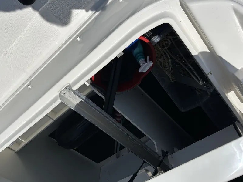 Slide: The Image of Sea Ray 270 SDX OB 2024 - 42
