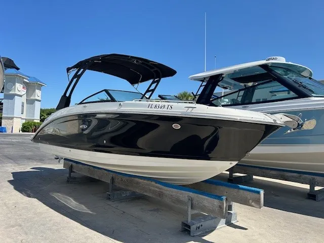 Slide: The Image of Sea Ray 270 SDX OB 2024 - 44