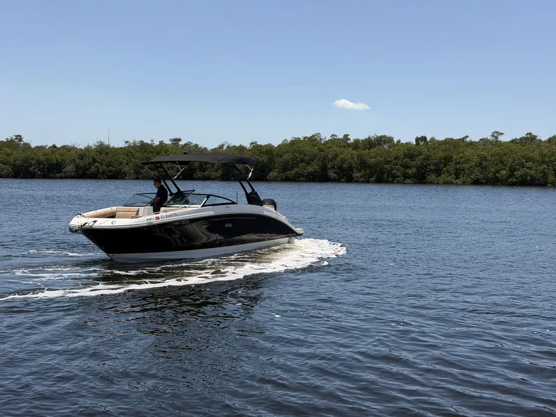 Slide: The Image of Sea Ray 270 SDX OB 2024 - 5