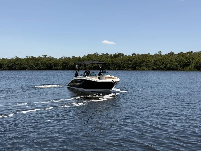 Slide: The Image of Sea Ray 270 SDX OB 2024 - 7
