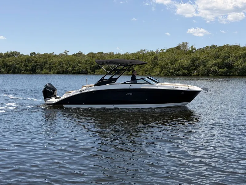 Slide: The Image of Sea Ray 270 SDX OB 2024 - 8