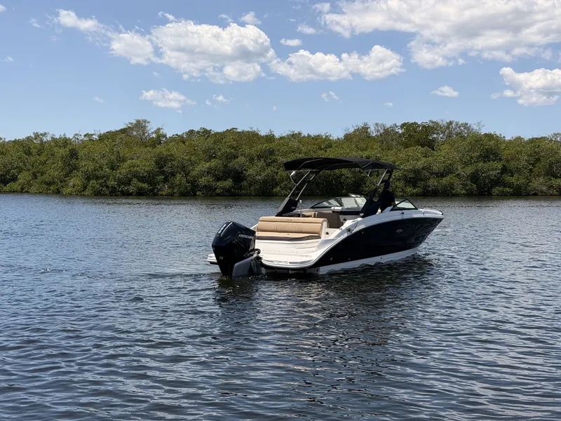 Slide: The Image of Sea Ray 270 SDX OB 2024 - 9
