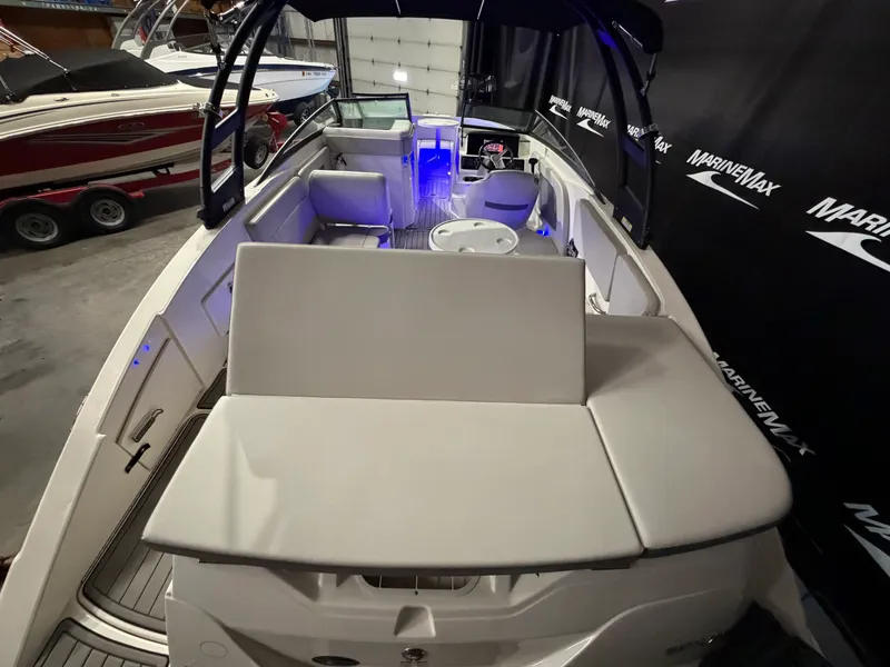 Slide: The Image of Sea Ray SPX 230 2020 - 10