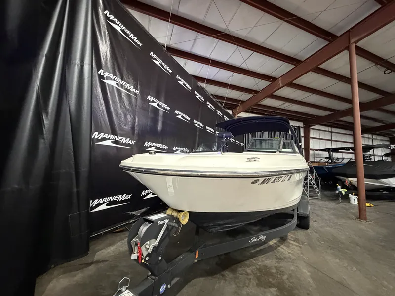 Slide: The Image of Sea Ray SPX 230 2020 - 2