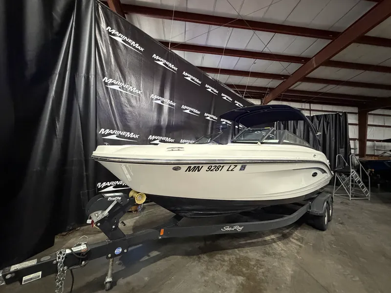 Slide: The Image of Sea Ray SPX 230 2020 - 3