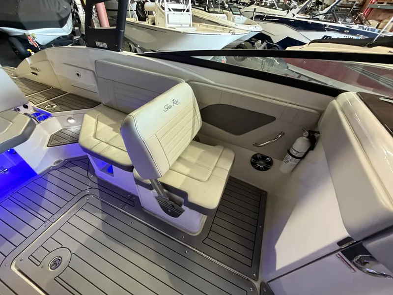 Slide: The Image of Sea Ray SPX 230 2020 - 31