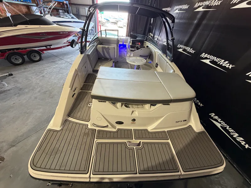 Slide: The Image of Sea Ray SPX 230 2020 - 8