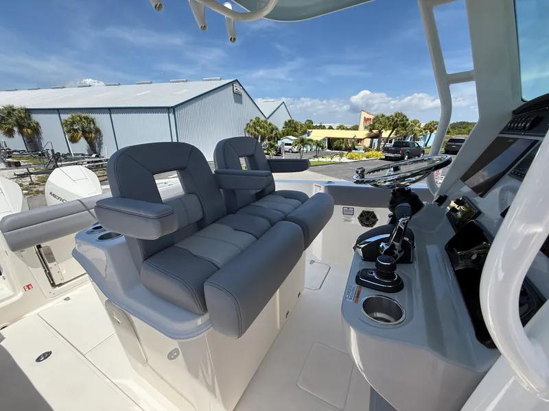 Slide: The Image of Boston Whaler 280 Outrage 2026 - 11
