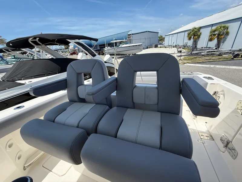 Slide: The Image of Boston Whaler 280 Outrage 2026 - 12