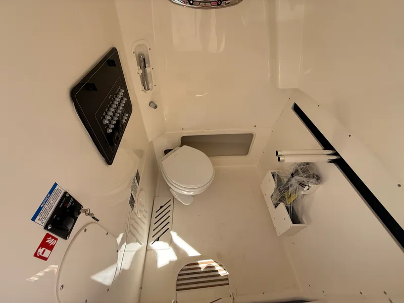 Slide: The Image of Boston Whaler 280 Outrage 2026 - 15