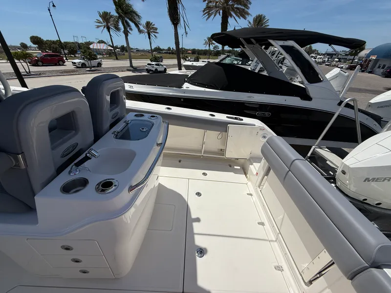 Slide: The Image of Boston Whaler 280 Outrage 2026 - 18