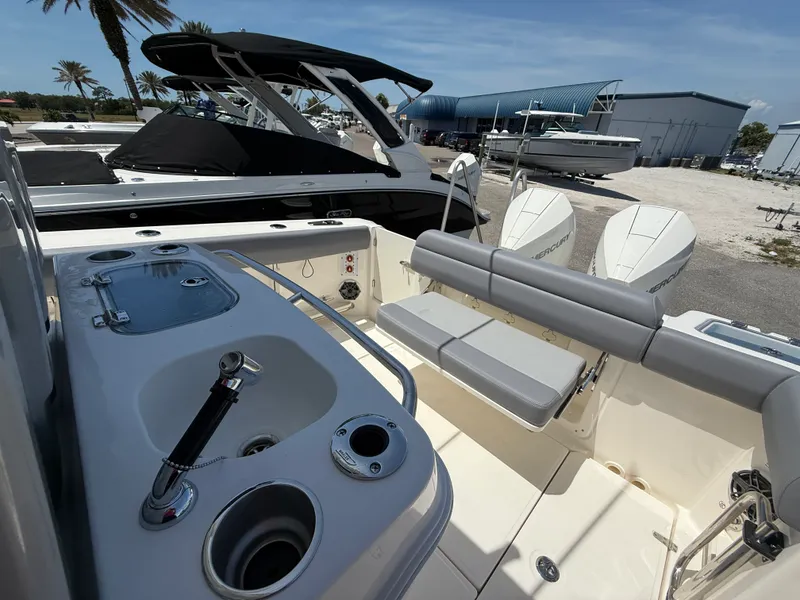 Slide: The Image of Boston Whaler 280 Outrage 2026 - 19