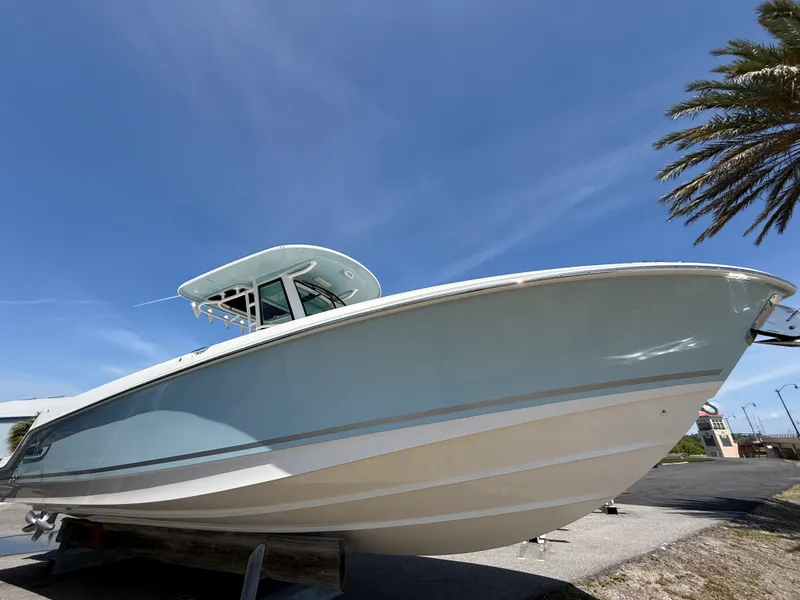 Slide: The Image of Boston Whaler 280 Outrage 2026 - 2