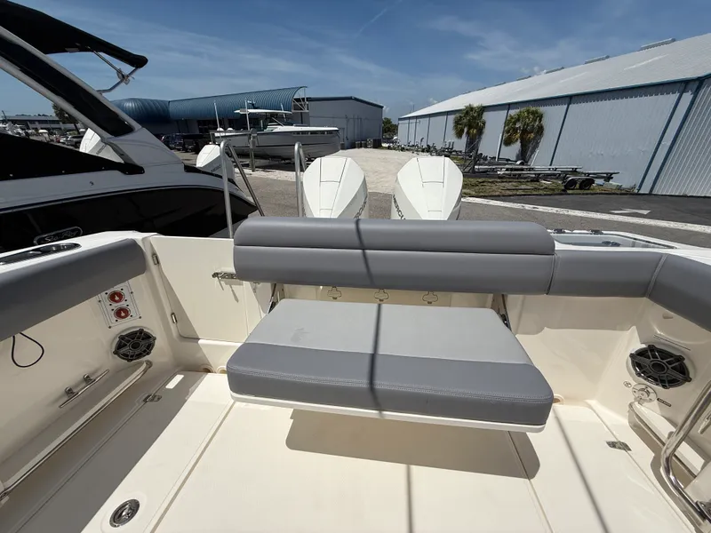 Slide: The Image of Boston Whaler 280 Outrage 2026 - 20