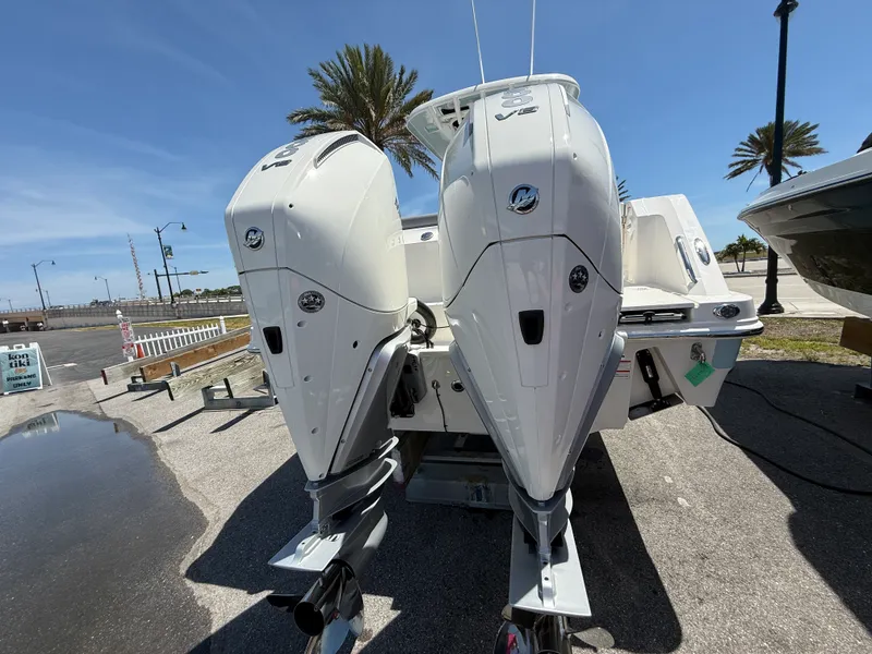 Slide: The Image of Boston Whaler 280 Outrage 2026 - 3