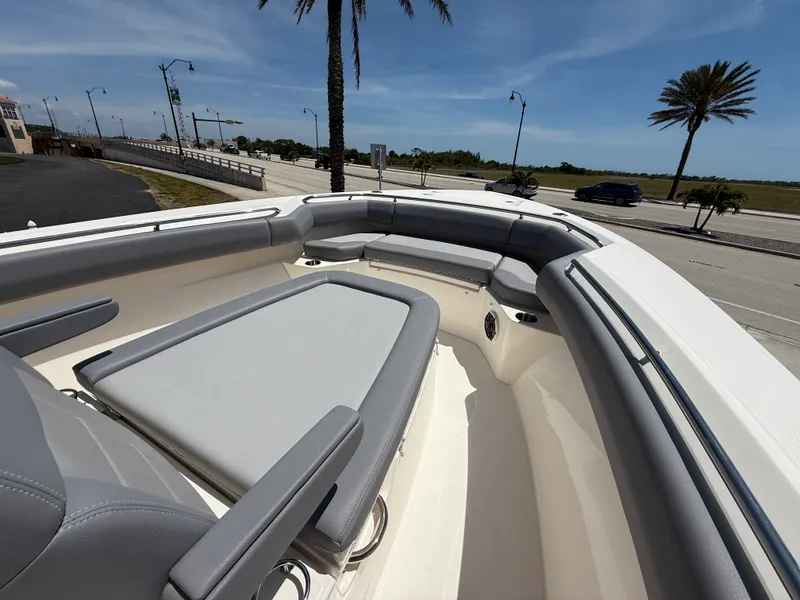 Slide: The Image of Boston Whaler 280 Outrage 2026 - 6