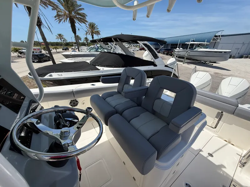 Slide: The Image of Boston Whaler 280 Outrage 2026 - 7