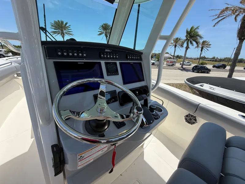 Slide: The Image of Boston Whaler 280 Outrage 2026 - 8