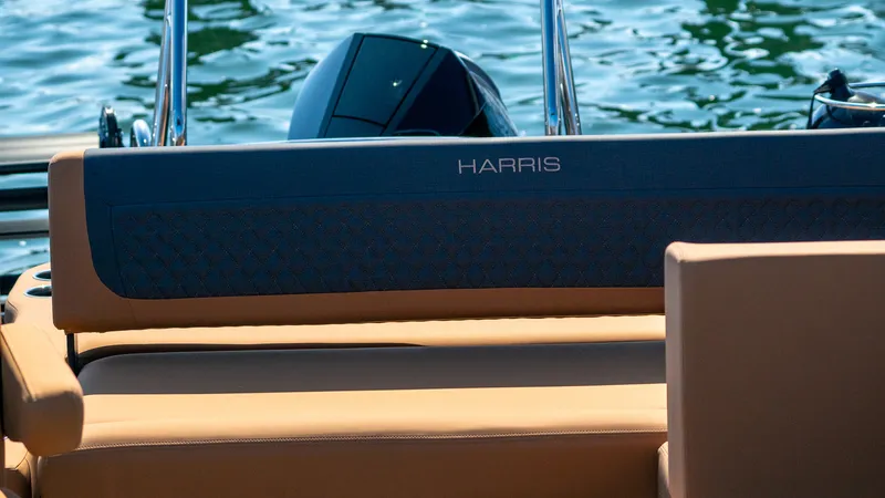 Slide: The Image of Harris Sunliner 250 2026 - 25