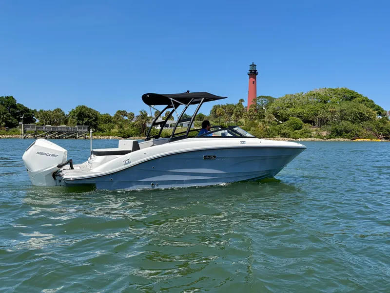 The Image of Sea Ray SPX 210 Outboard 2026 - 0