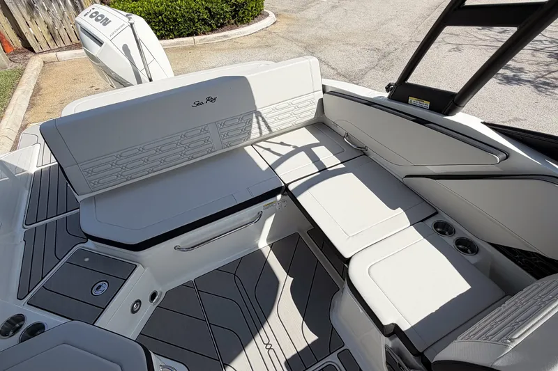 Slide: The Image of Sea Ray SPX 210 Outboard 2026 - 11