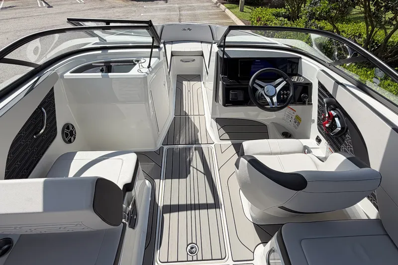 Slide: The Image of Sea Ray SPX 210 Outboard 2026 - 15