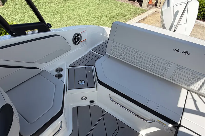 Slide: The Image of Sea Ray SPX 210 Outboard 2026 - 17