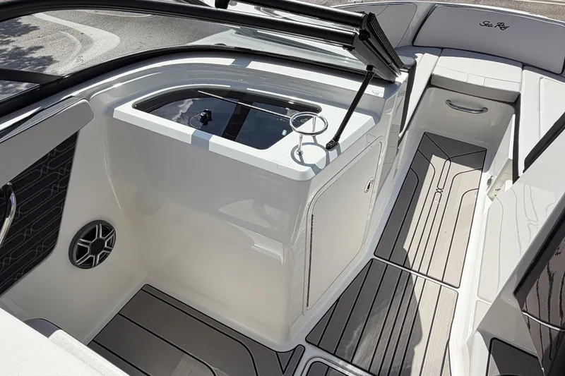 Slide: The Image of Sea Ray SPX 210 Outboard 2026 - 19