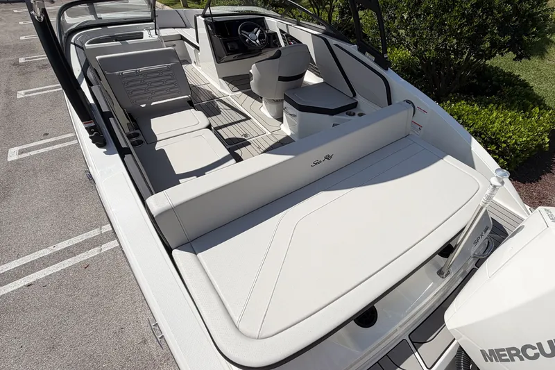 Slide: The Image of Sea Ray SPX 210 Outboard 2026 - 21