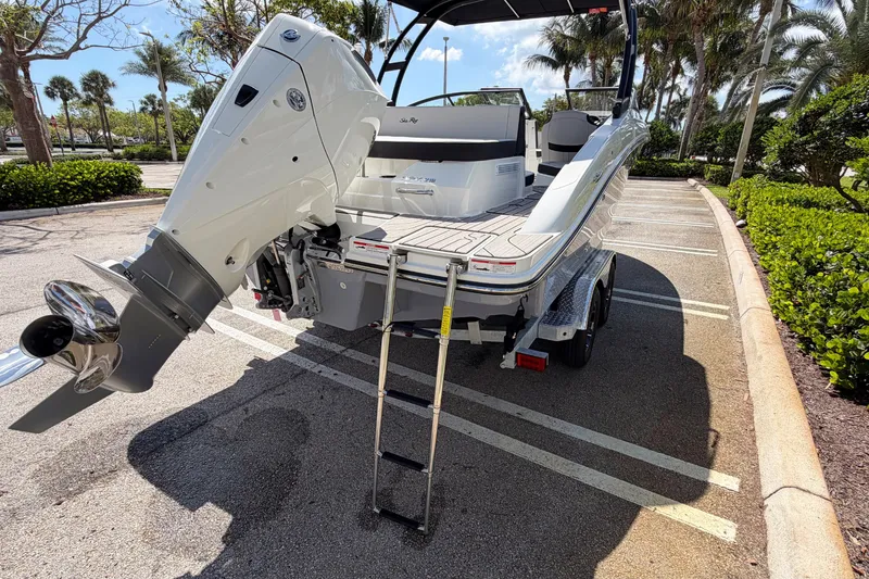 Slide: The Image of Sea Ray SPX 210 Outboard 2026 - 22