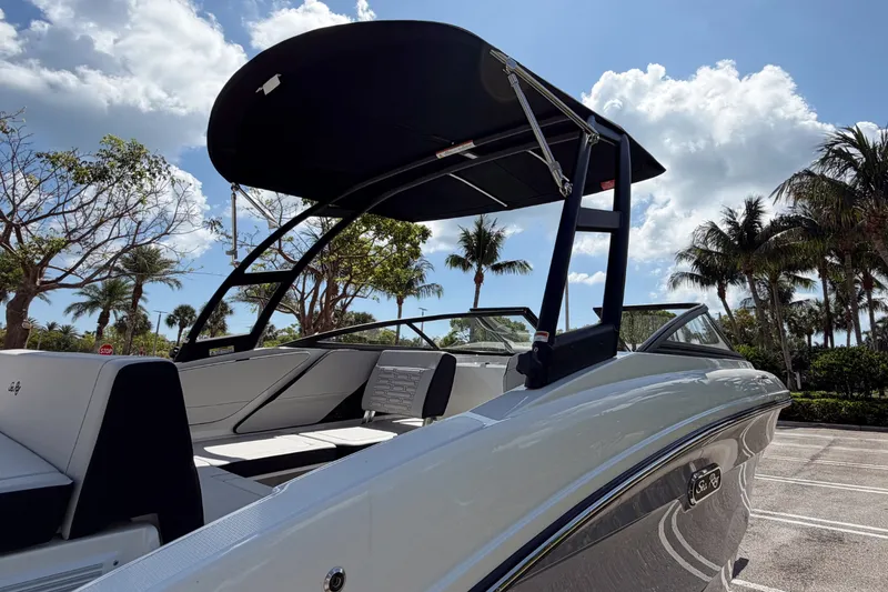 Slide: The Image of Sea Ray SPX 210 Outboard 2026 - 23
