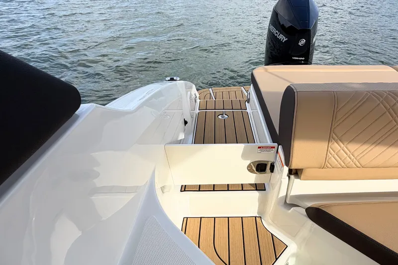 Slide: The Image of Sea Ray SDX 250 Outboard 2026 - 11
