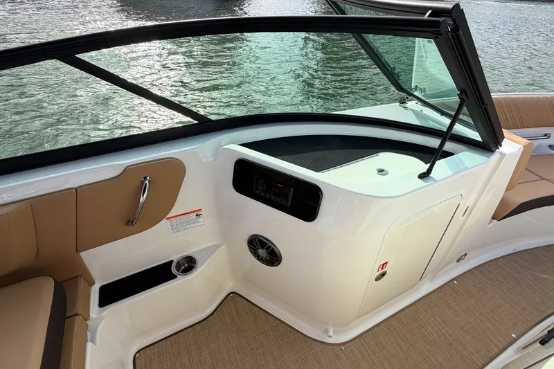 Slide: The Image of Sea Ray SDX 250 Outboard 2026 - 16