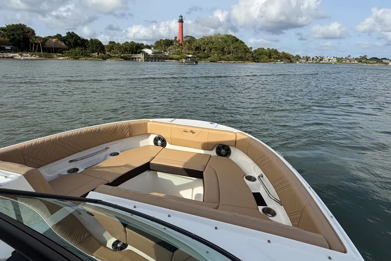 Slide: The Image of Sea Ray SDX 250 Outboard 2026 - 18