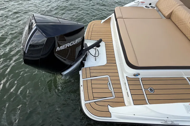 Slide: The Image of Sea Ray SDX 250 Outboard 2026 - 20