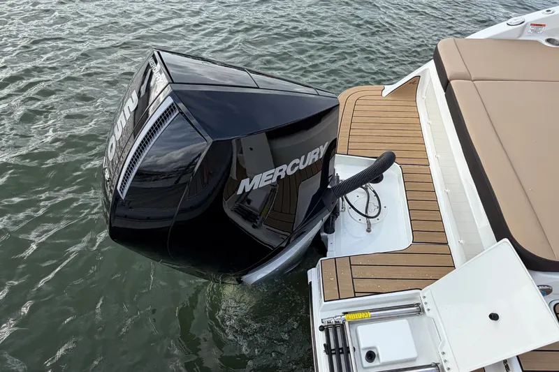 Slide: The Image of Sea Ray SDX 250 Outboard 2026 - 21