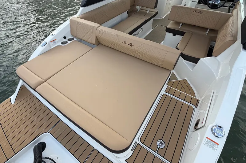 Slide: The Image of Sea Ray SDX 250 Outboard 2026 - 7
