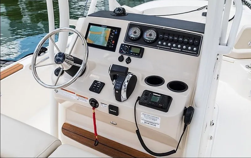 Slide: The Image of Boston Whaler 210 MONTAUK 2022 - 5