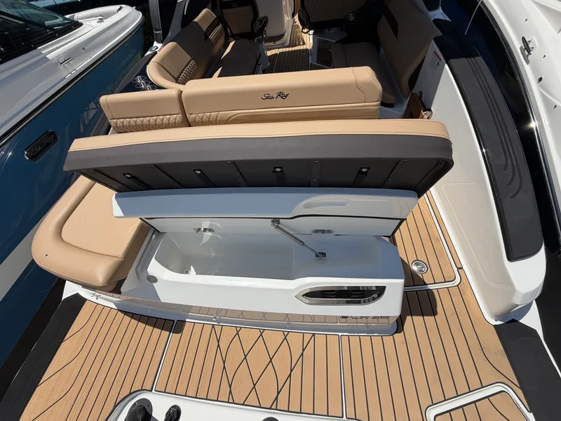 Slide: The Image of Sea Ray SLX 280 Outboard 2026 - 11