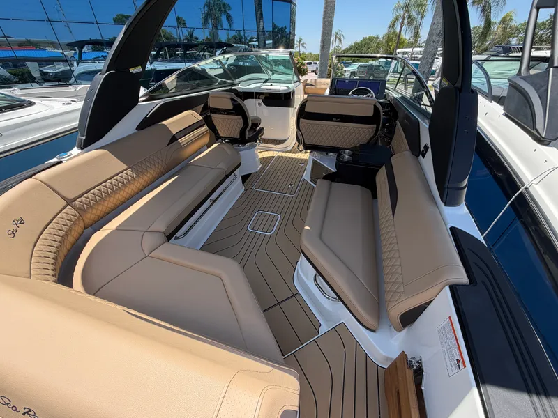 Slide: The Image of Sea Ray SLX 280 Outboard 2026 - 13