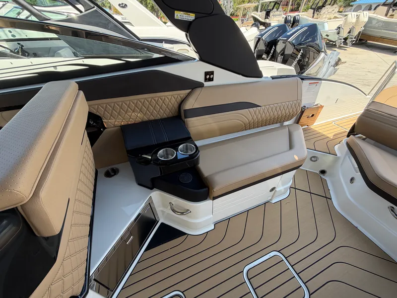 Slide: The Image of Sea Ray SLX 280 Outboard 2026 - 15
