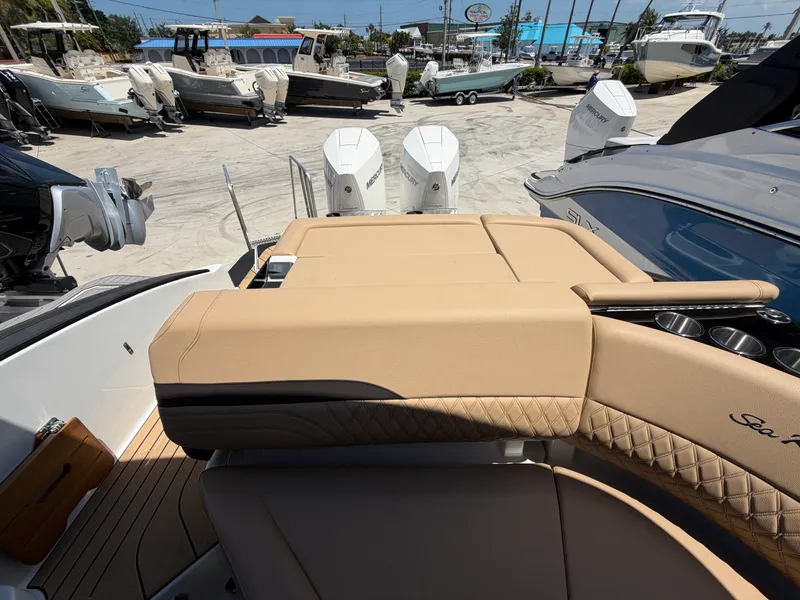 Slide: The Image of Sea Ray SLX 280 Outboard 2026 - 17