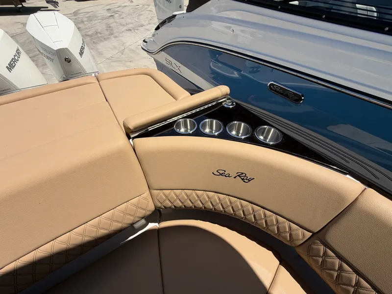 Slide: The Image of Sea Ray SLX 280 Outboard 2026 - 18