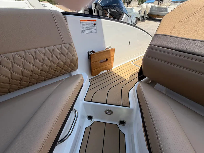Slide: The Image of Sea Ray SLX 280 Outboard 2026 - 19